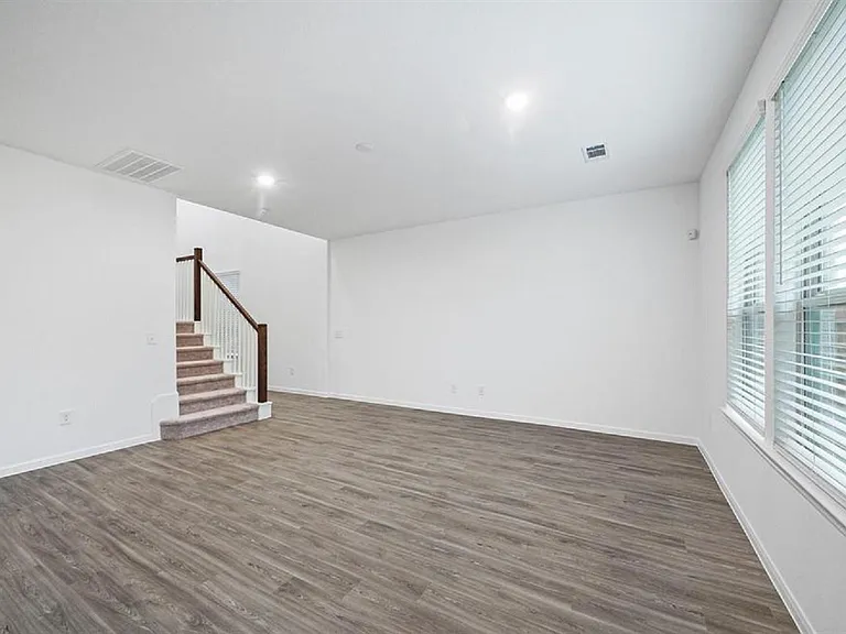 1020 Laguna Cove Dr — Photo 11