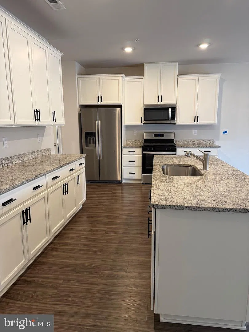 4 bed, 2.5 bath, 3546 sqft, $3,599 — Photo 4