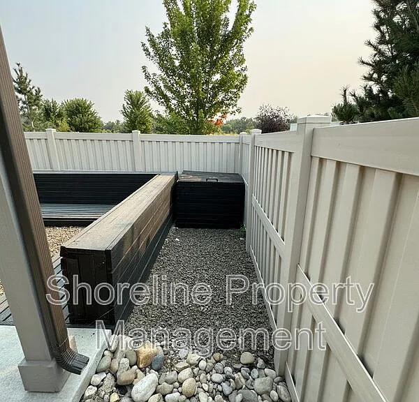 511 Diamond Lake St — Photo 17