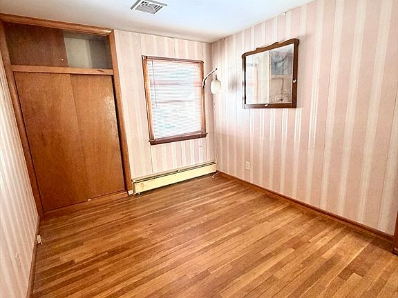 4th image of 121 Mallowhill Rd