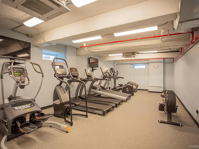 2 Richmond Rd #Penthouse 6r-6r — Photo 16