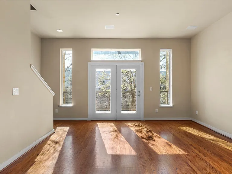 3800 Holland Ave #4 — Photo 5