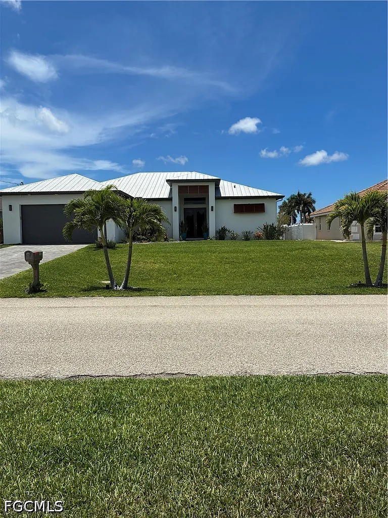 4 bed, 2.0 bath, 1956 sqft, $3,400 — Photo 1