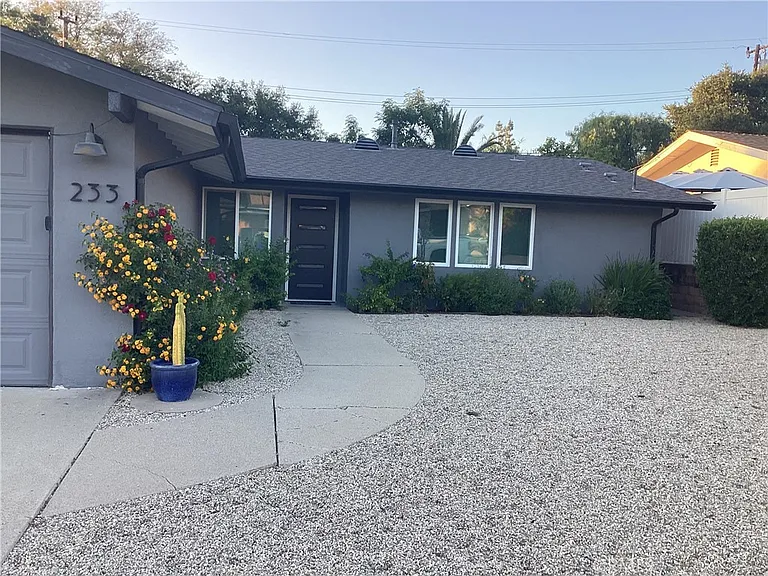 233 Almon Dr — Photo 15