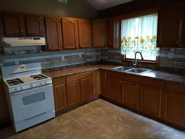 238 N Main St — Photo 8