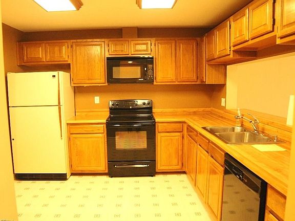 2nd image of 4715 Woodglen Ct