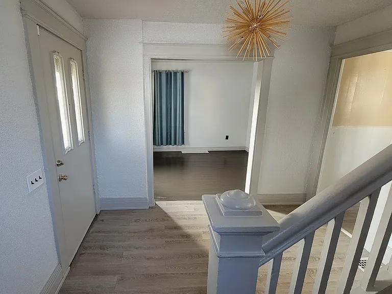 162 Hayward Ave — Photo 6