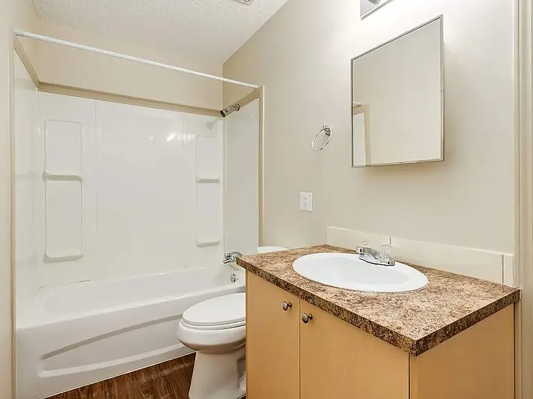 11 Greenbrook Dr E — Photo 8