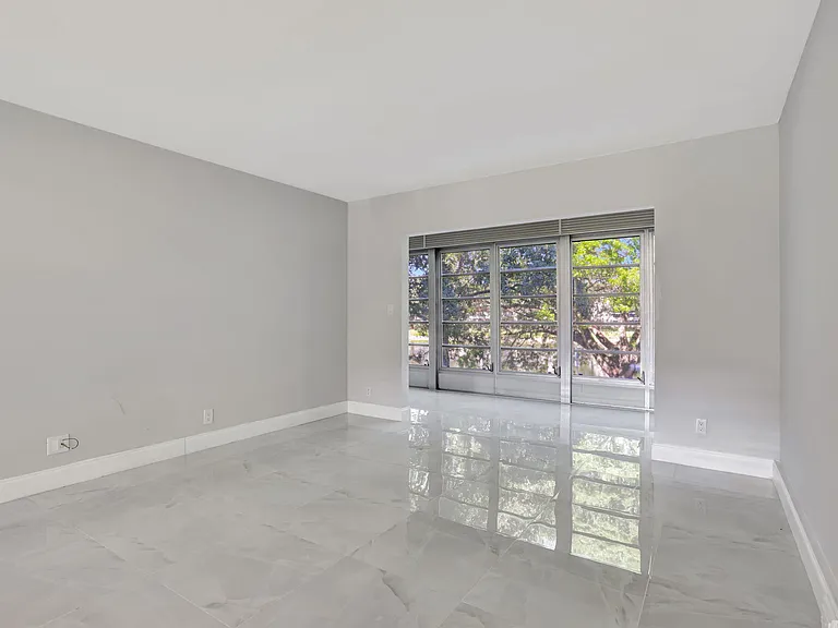 2202 Lucaya Bnd #G2 — Photo 14