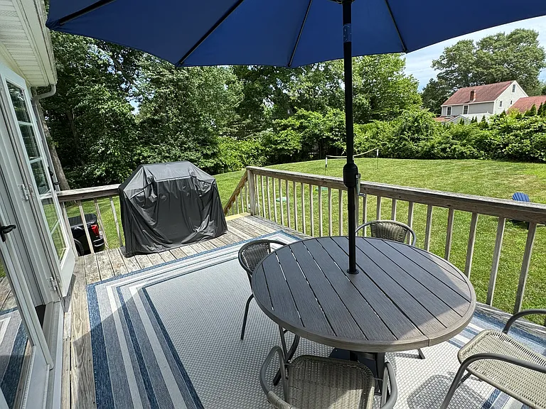 Deck / Yard / Grill