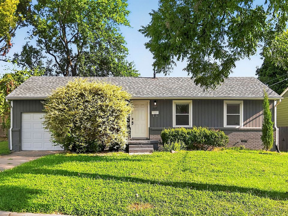 1st image of 2127 W 46th Pl