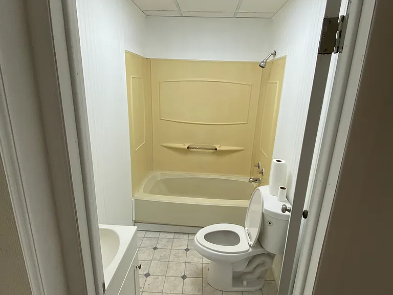427 W Market St — Photo 5