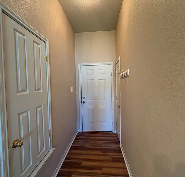 715 Lakeview Dr — Photo 6