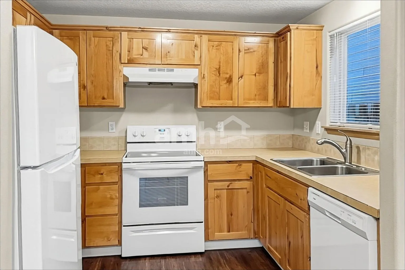 3 bed, 2.5 bath, 1424 sqft, $2,450 — Photo 3