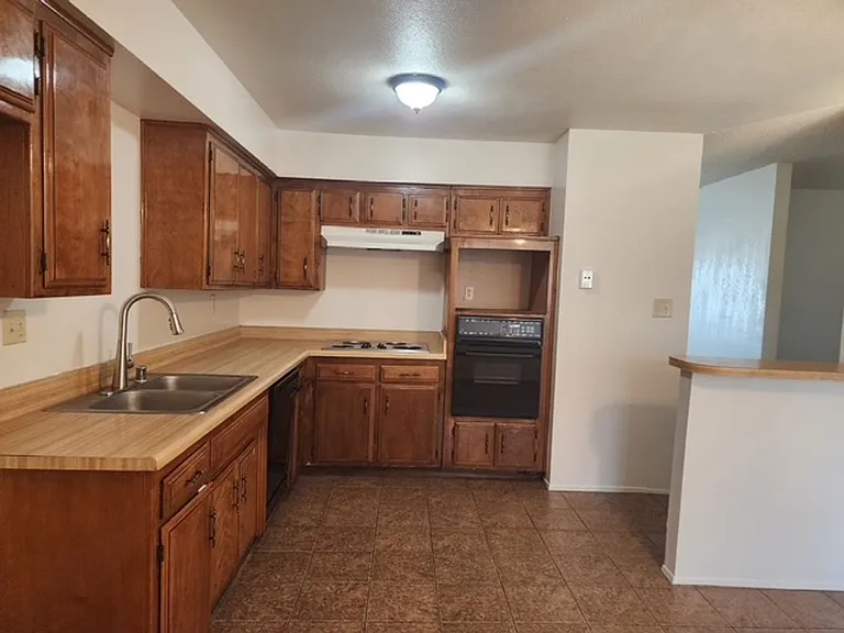 5901 Ming Ave #4 — Photo 4