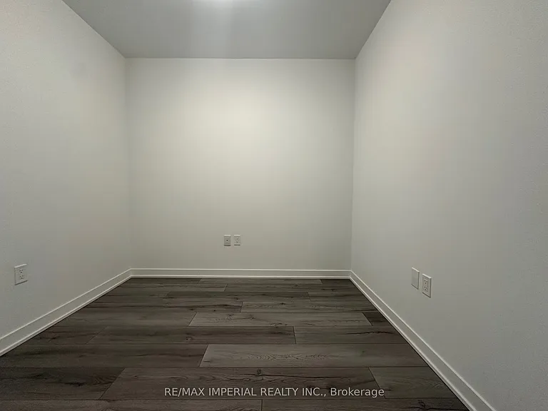 395 Dundas St W #523 — Photo 18