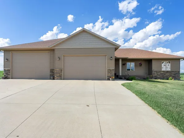 1920 Wolf Berry Pl NE, Owatonna, MN 55060