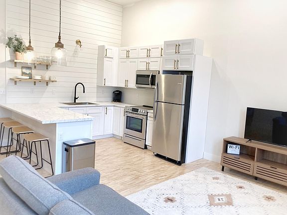 4th image of 42250 Wilson Memorial Dr #3