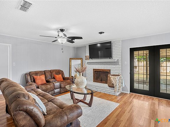 3rd image of 104 Red Oak Cir