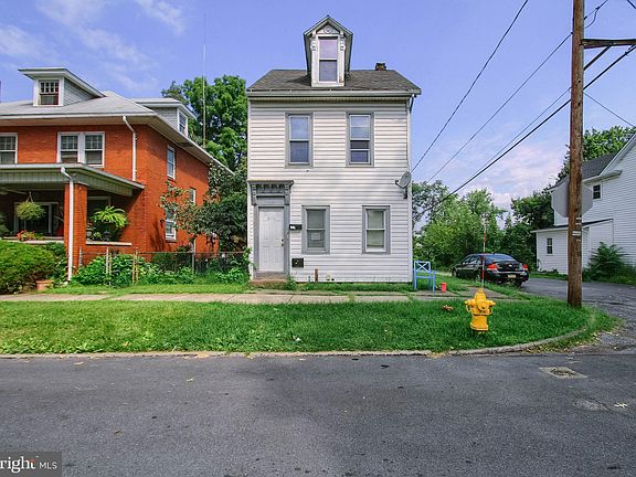 3rd image of 1928 Boas St