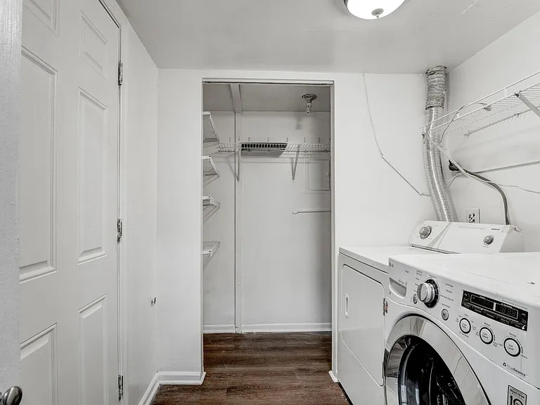 6450 Washington Sq — Photo 10