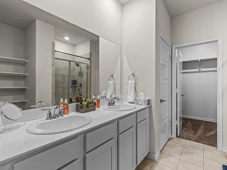 2304 Rosaline Dr — Photo 10