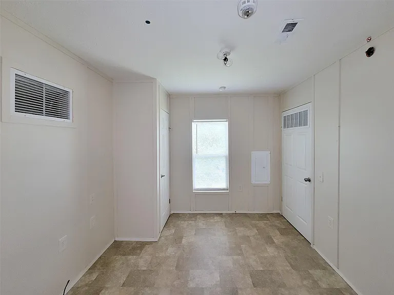 9203 Greens Rd #A — Photo 14