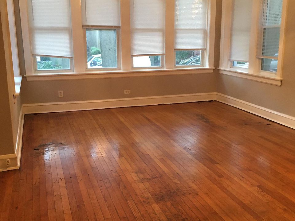 1st image of 4520 N Sawyer Ave #1