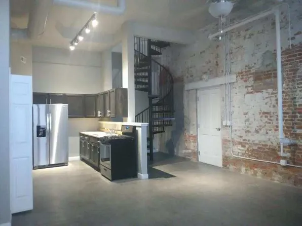 427 Brady St #1, Davenport, IA 52801