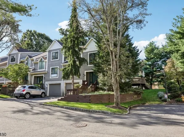 12 Mill Pond Rd, Woodland Park, NJ 07424