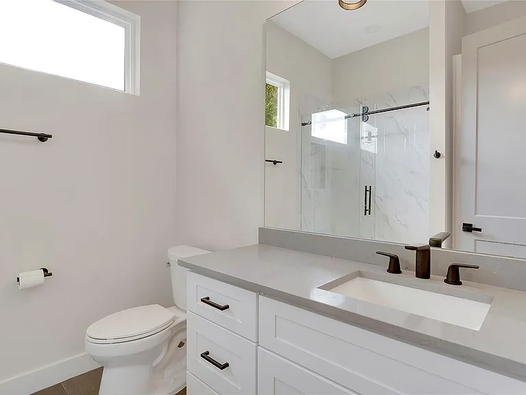 73 Wyndemere Dr — Photo 16