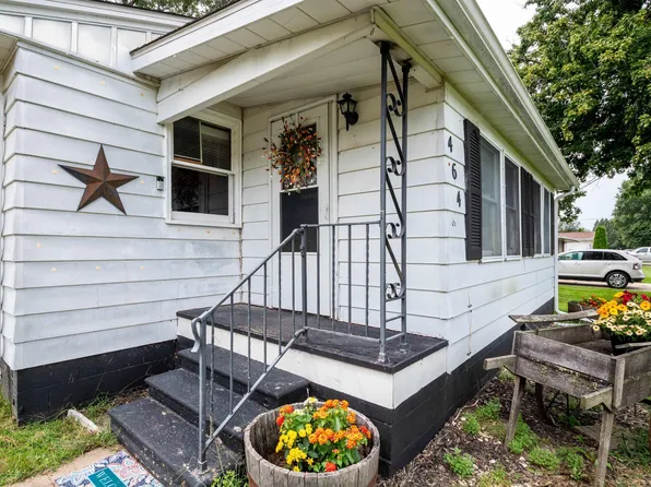 464 E Pearl St, Farmington, IL 61531