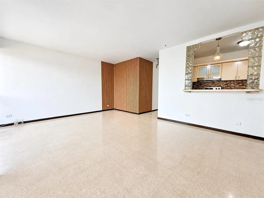 2 bed, 1.0 bath, 900 sqft, $1,285 — Photo 4