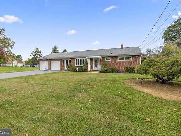 2nd image of 3 Della Ln