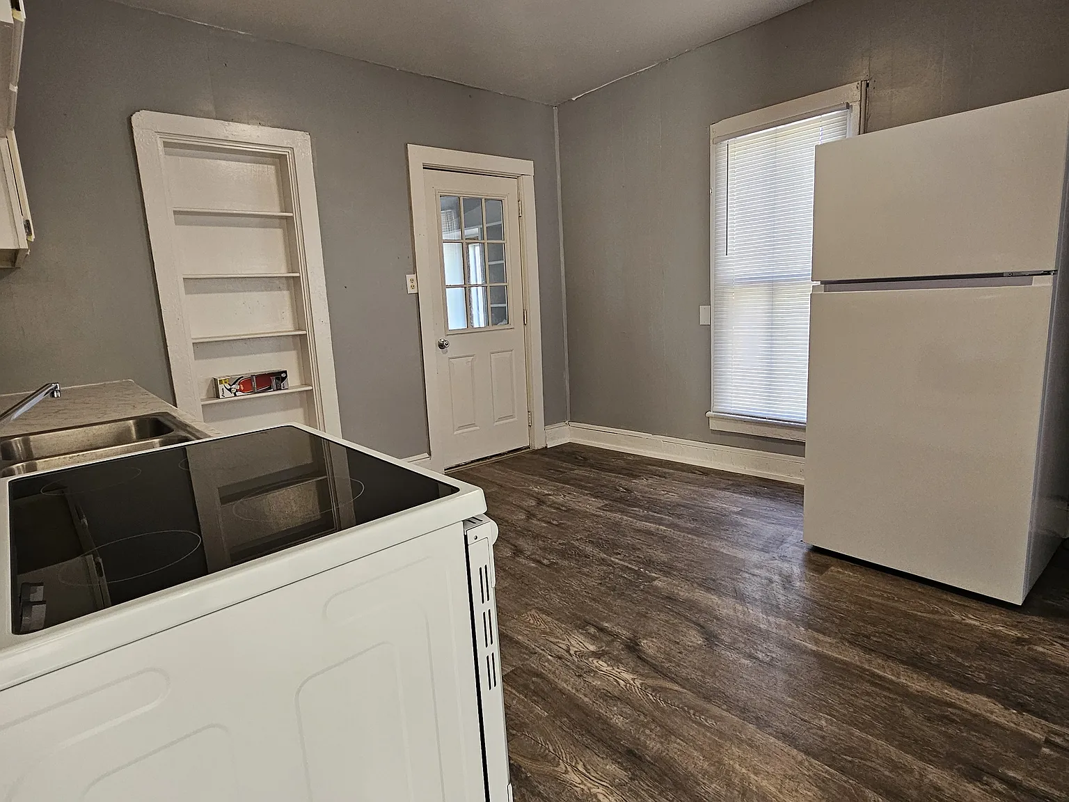3 bed, 1000 sqft, $975 — Photo 4