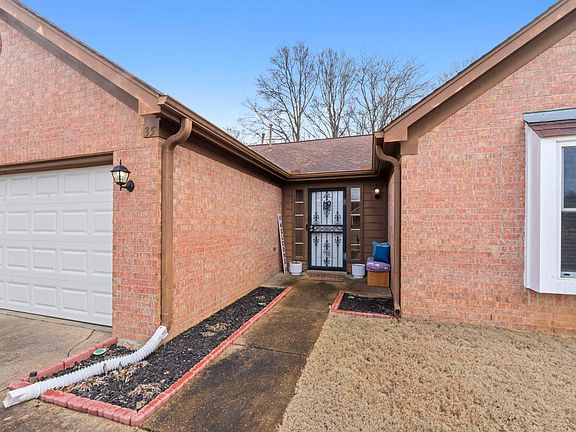 4th image of 35 Pine Ridge Ln