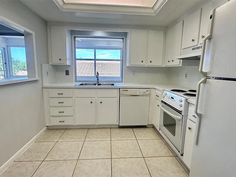 1900 NE 29th St #2C — Photo 3