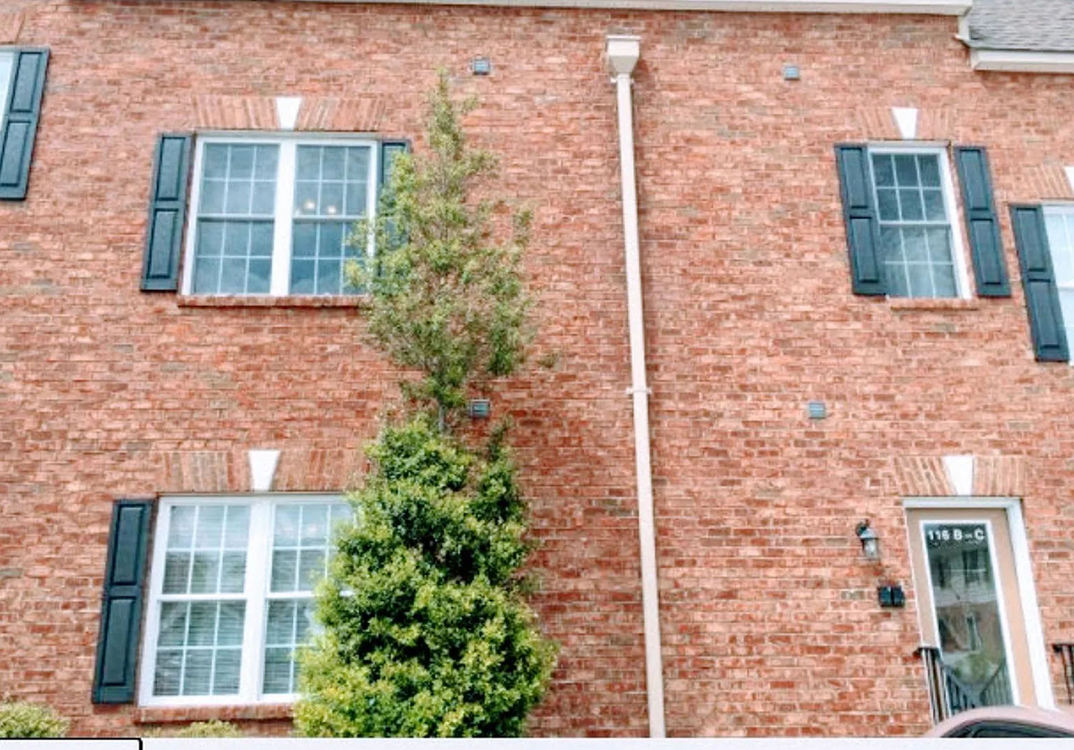 Great Location 2 Bedroom Apartment — Photo 1