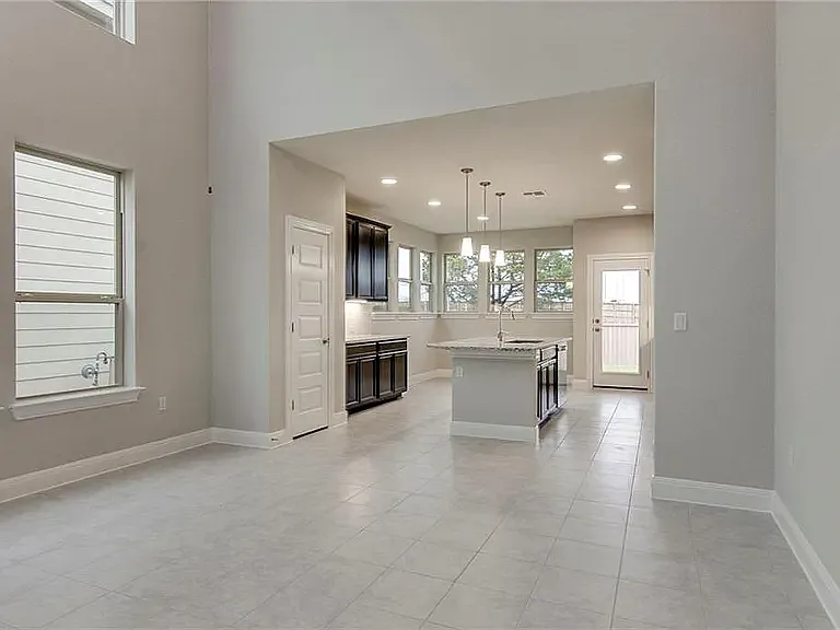 9205 Gynerium Dr — Photo 6