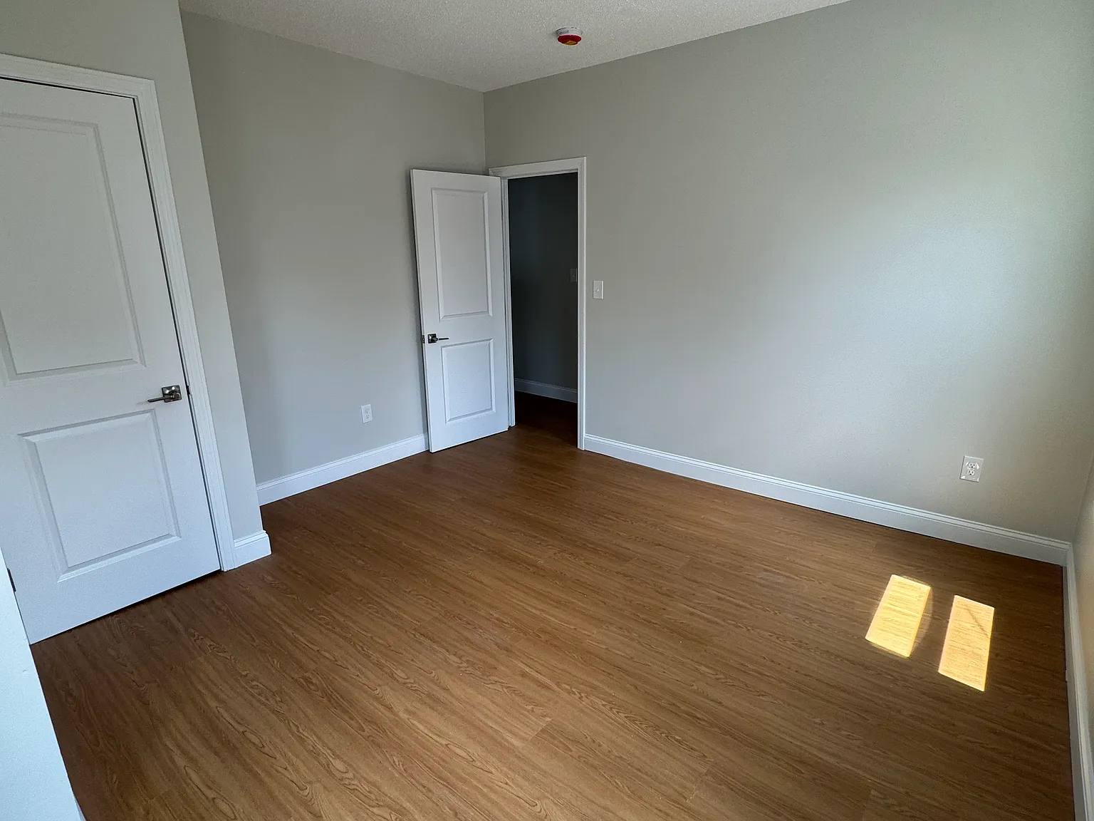 4 bed, 1339 sqft, $4,150 — Photo 3
