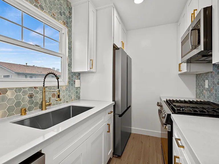 868 Emerald St #870.5 — Photo 4
