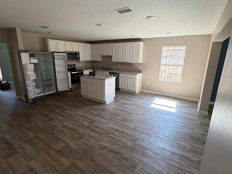 7305 Lakeside Oak Ct — Photo 2