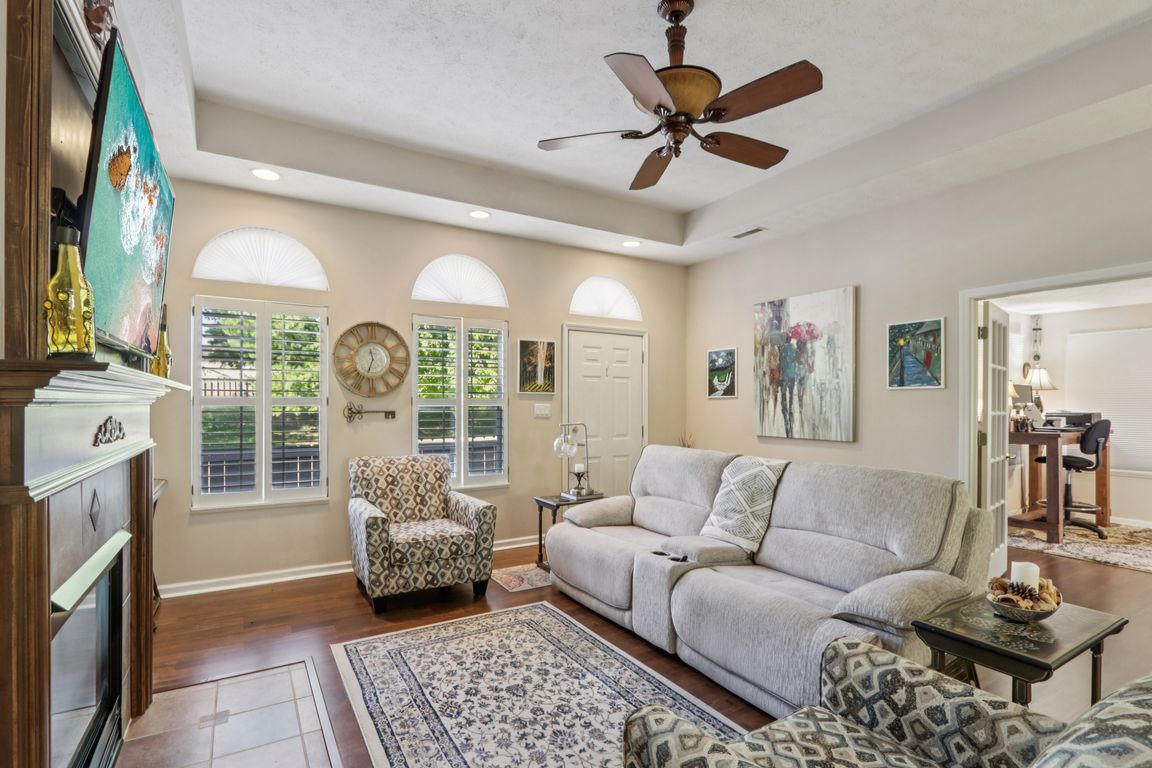 next background image