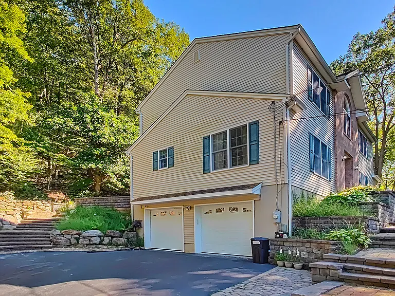 281 Kinnelon Rd — Photo 3
