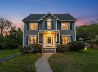 28 Rosegate Farm Dr, Manchester, NH 03109