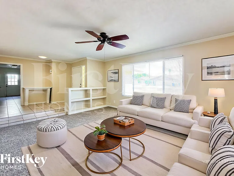 813 E Todd Dr — Photo 4