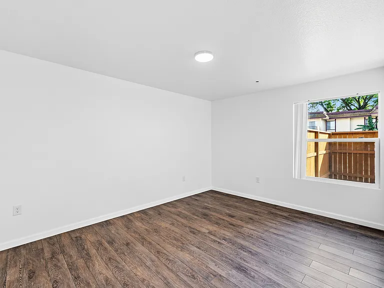 Oakbrook Apartments — Photo 43