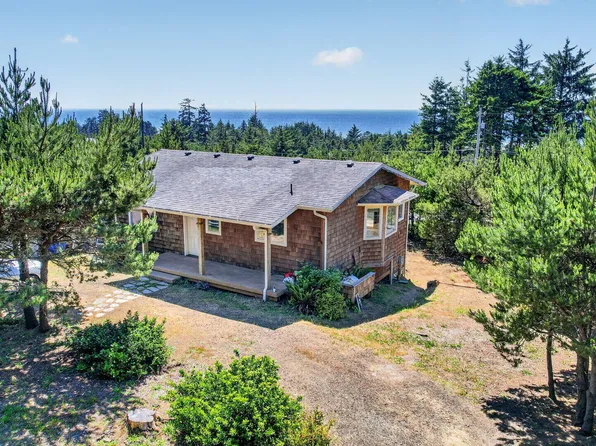 1902 NW Cedar Crest Pl, Waldport, OR 97394