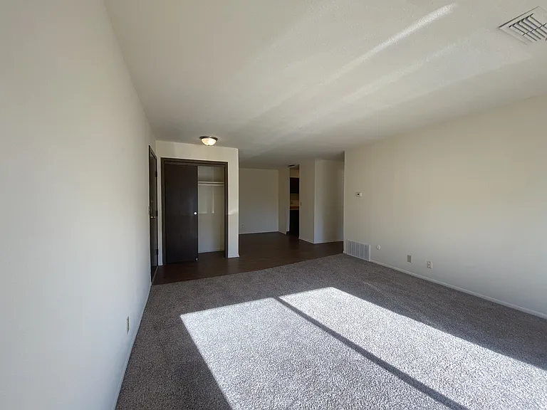 Kimberly Club Apartments — Photo 107