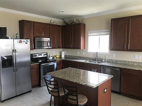 3rd image of 7729 Berrenda Dr